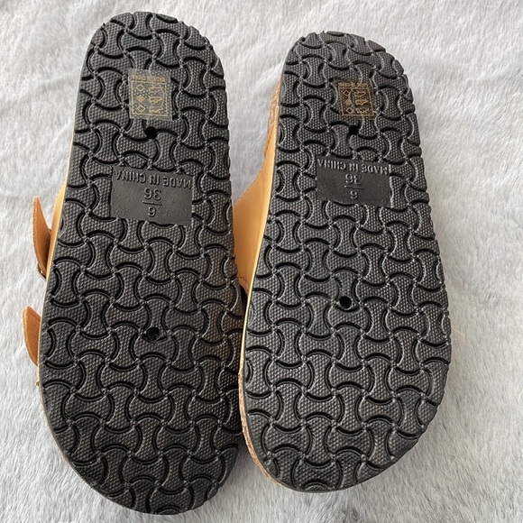 Buckle sandals - Picture 3 of 3